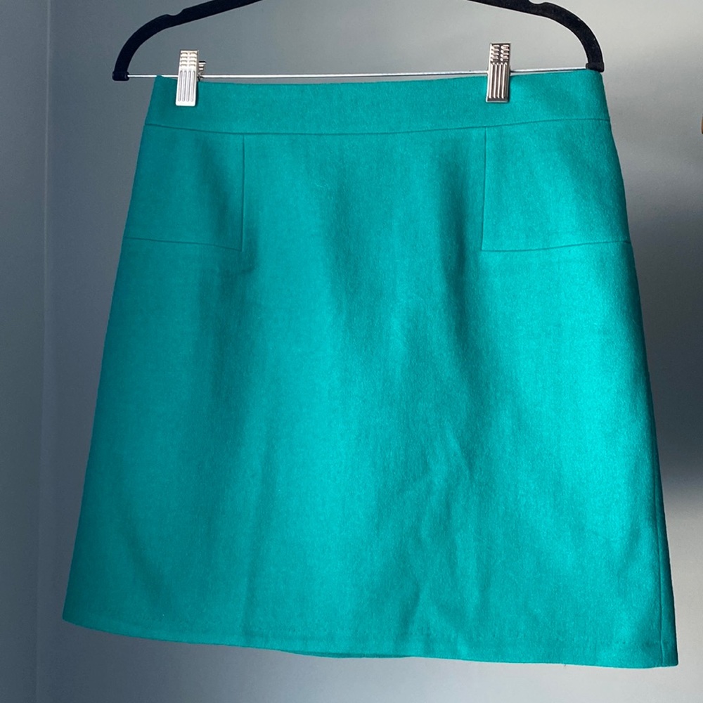 J Crew jade, wool, lined mini skirt in size 6